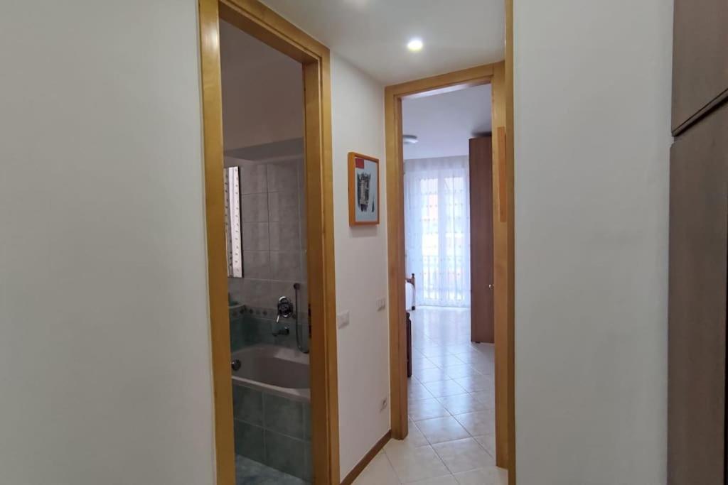 Elegante Alloggio Zona Storica Lecco Exterior foto