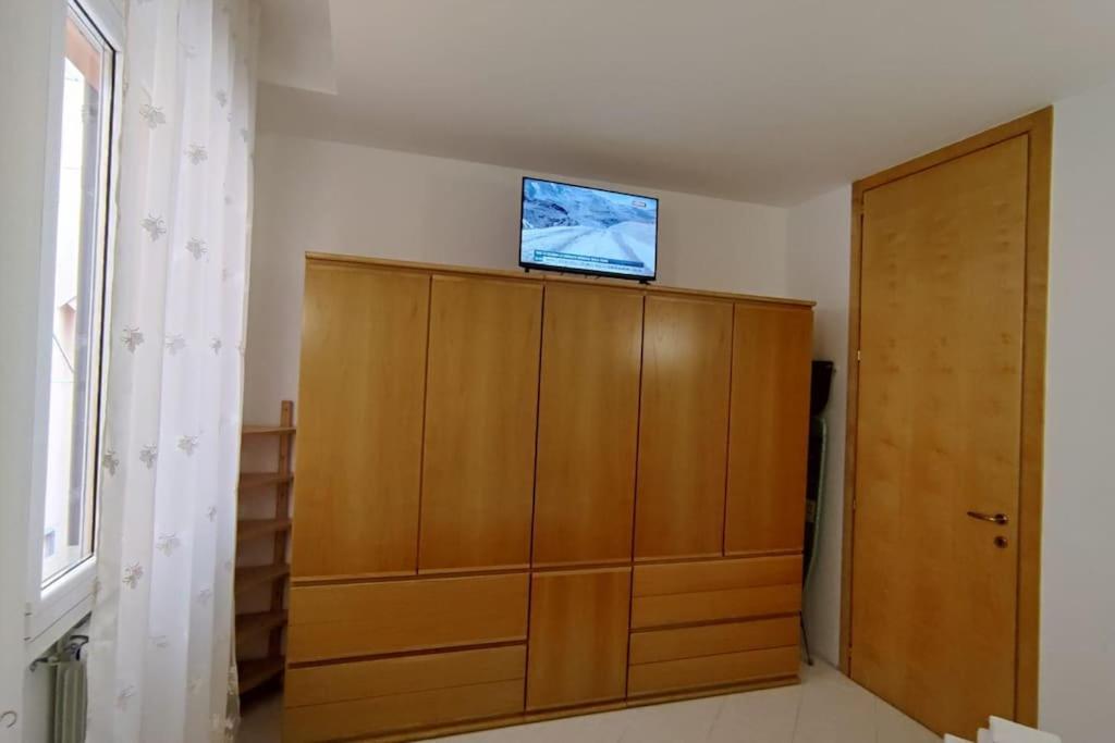 Elegante Alloggio Zona Storica Lecco Exterior foto